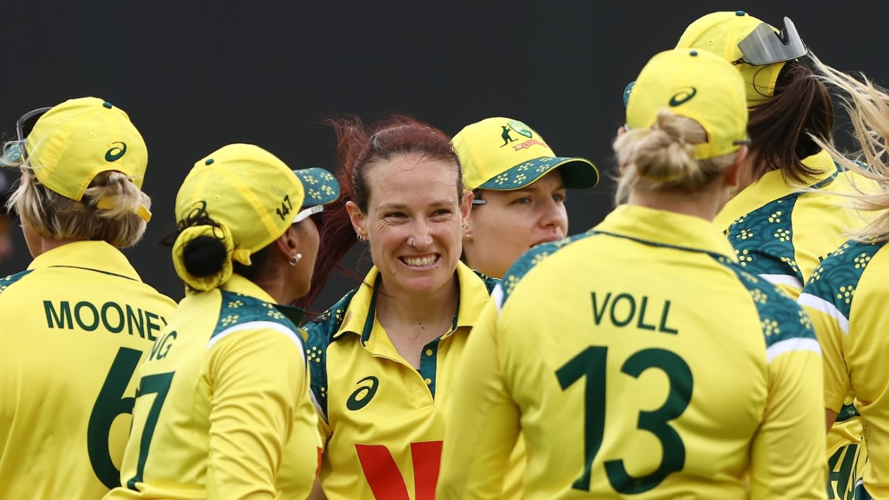 Swingin' Schutt sets up ODI series sweep for Australia with 4 for 16