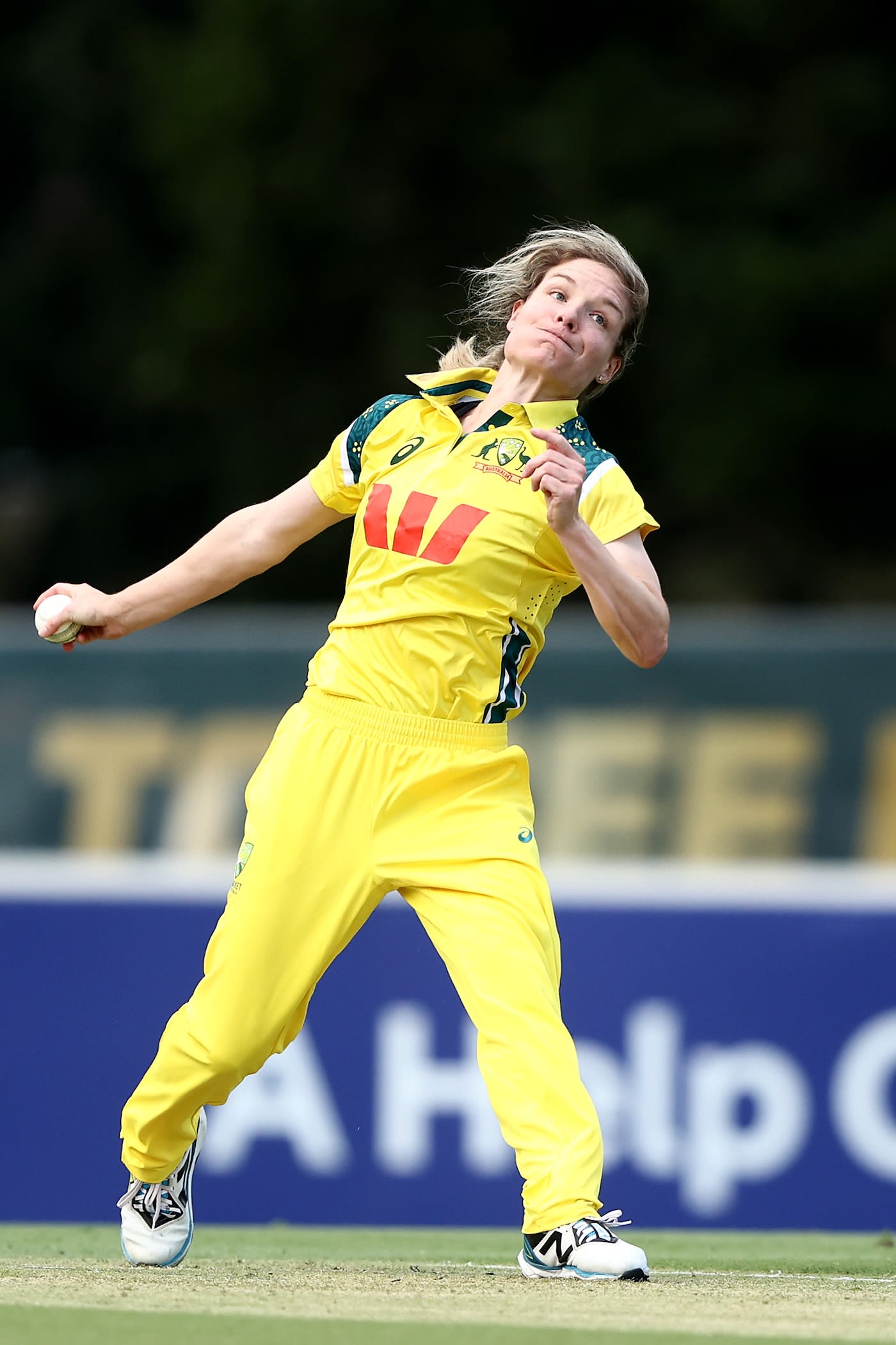 Nicola Carey bowls