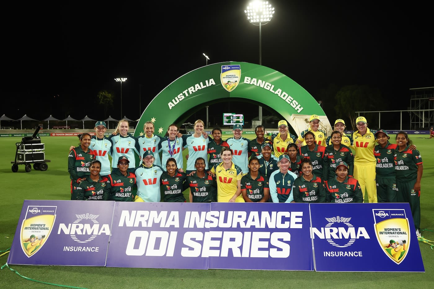 The Australia and Bangladesh players pose together