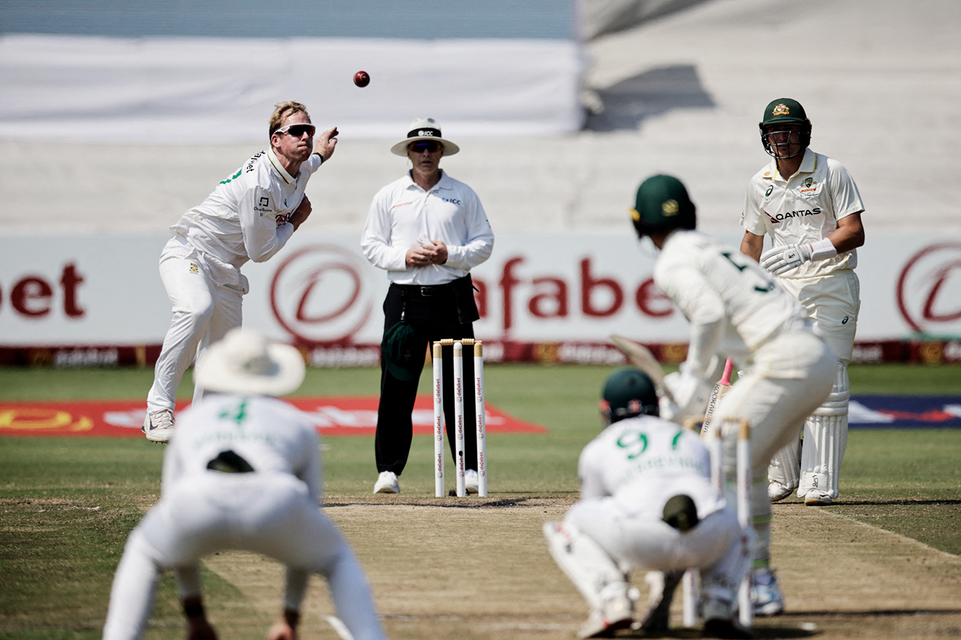 Simon Harmer bowls