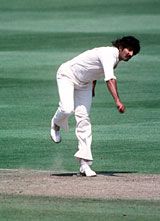 Sarfraz Nawaz bowling