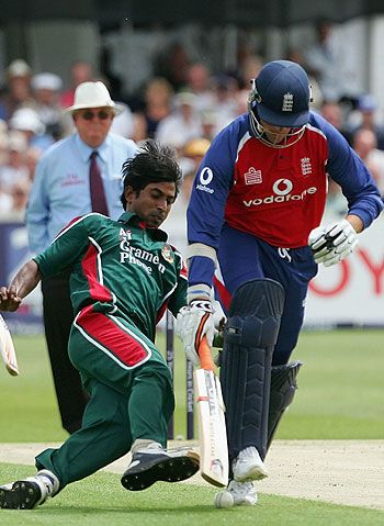 Tapash Baisya and Marcus Trescothick