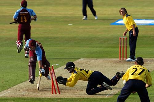 Ismail Dawood runs out Ant Botha