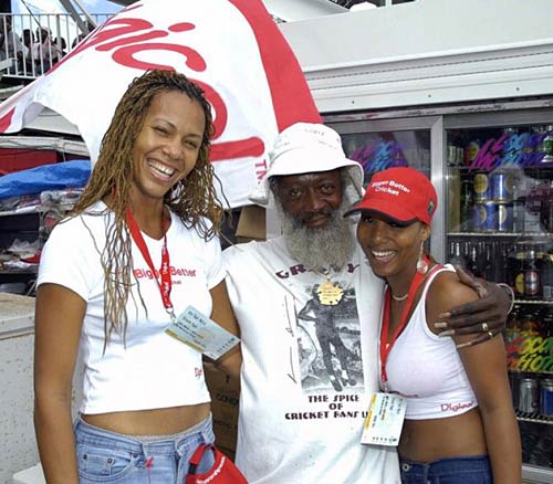 Gravy and two of the Digicel girls