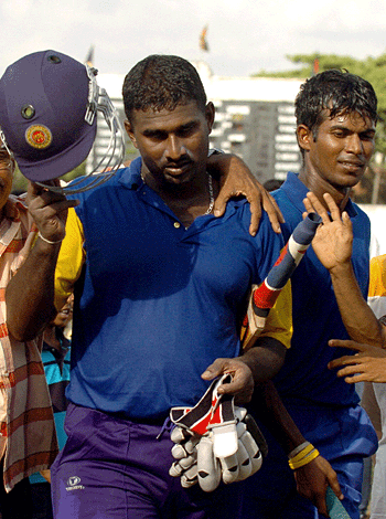 Avishka Gunawardene and Upul Tharanga scored unbeaten centuries to defeat Bangladesh by ten wickets
