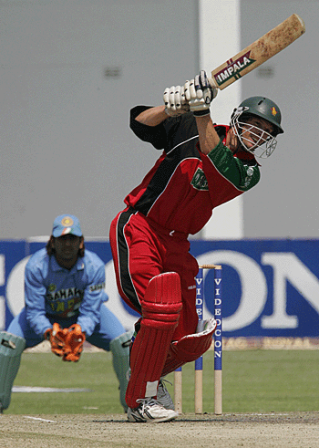 Andy Blignaut heaves one through mid off during his 26-ball cameo of 41