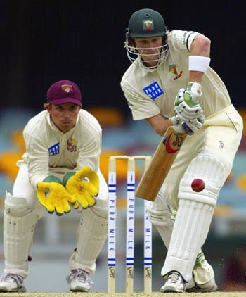 David Dawson defends but fell cheaply for 9