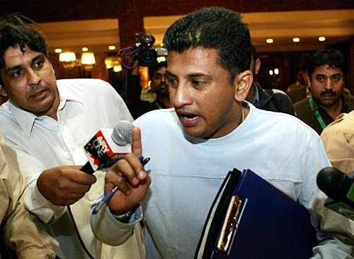 Roshan Mahanama explains his decision to ban Shahid Afridi to the media