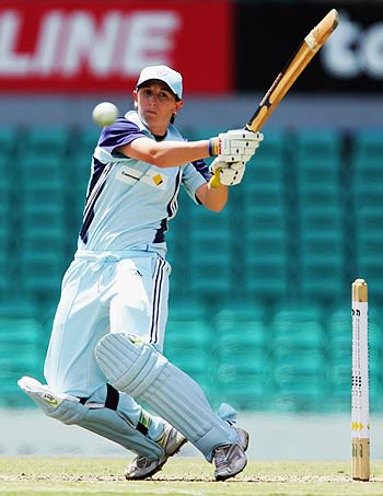 Michelle Goszko of NSW goes onto the offensive