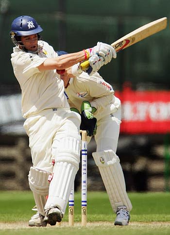 Adam Crosthwaite pulls during his innings of 40 against NSW on day four