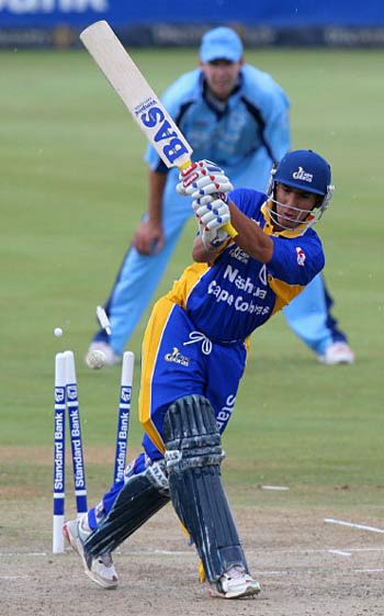 William Hantam clean bowled by Brendon Reddy