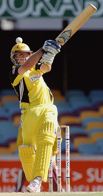 David Bandy hits out on his way to 54