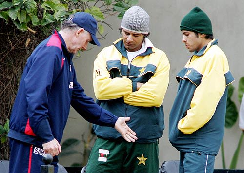 Mohammad Wasim and Mansoor Amjad take batting advice from Greg Chappell