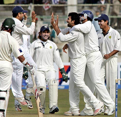 The Indians congratulate Zaheer Khan after Shahid Afridi's wicket