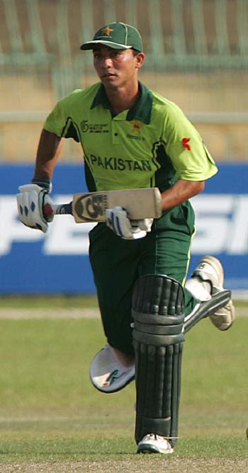 Ali Asad scampers a single during his 69