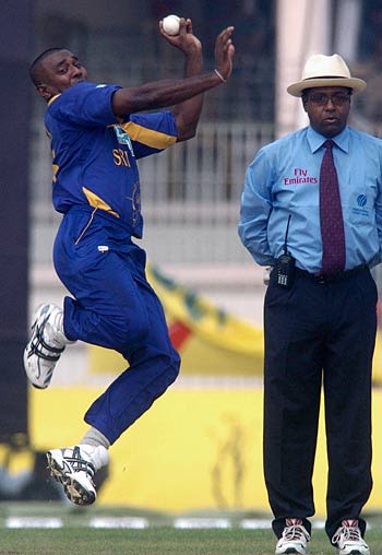 Ruchira Perera runs into bowl