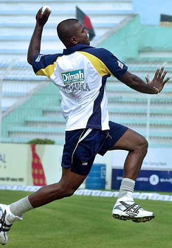 Ruchira Perera flies into bowl