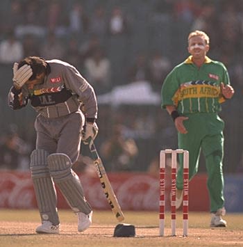 Allan Donald nuts Sultan Zarawani