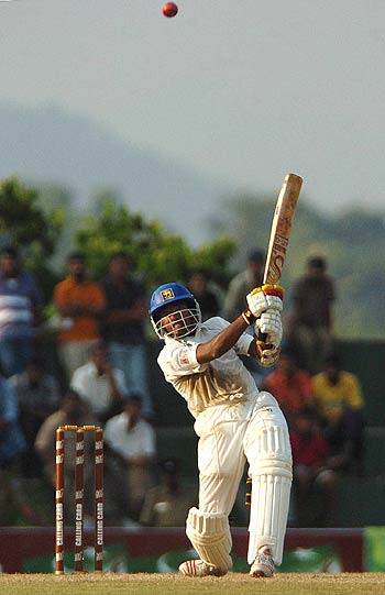 All-round Basnahira South qualify for final