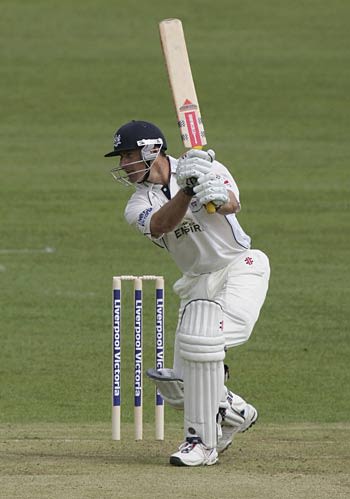Craig Spearman launches into a cover drive