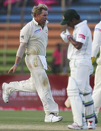 Shane Warne gets rid of Mohammad Ashraful