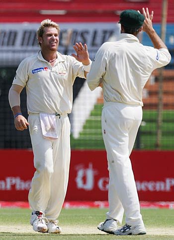 Shane Warne helps to wrap up an emphatic win for Australia with his 36th five-wicket haul