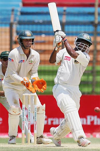 Going down swinging - Mohammad Rafique pummeled 65 with six sixes