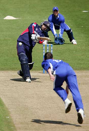 Paul Weekes clobbers James Kirtley
