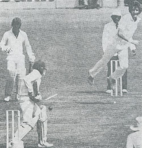 Bandula Warnapura faces the first ball from Bob Willis