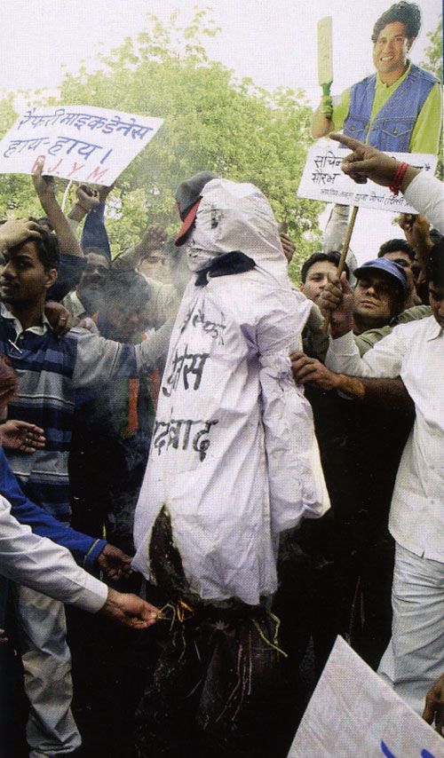 Protesters in Kolkata burn an effigy of Mike Denness