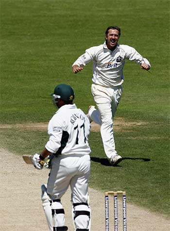 Ian Salisbury dismisses Darren Robinson for 106 as Surrey romp to a big win