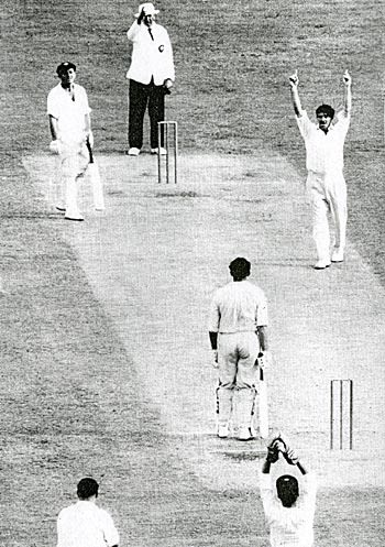 Alan Smith catches Alan Davidson off Fred Trueman