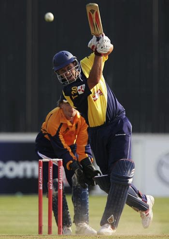 Mark Hardinges clobbers one on the way to a 35-ball 51