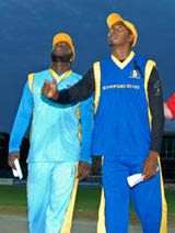 Chaka Hodge and Ian Bradshaw at the toss