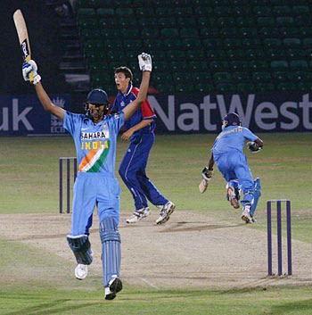 Ishant Sharma celebrates the winning run as Bodapati Sumanth scrambles home