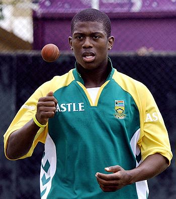 Thandi Tshabalala prepares to bowl