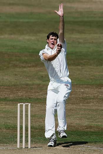 Andrew Miller roars into bowl