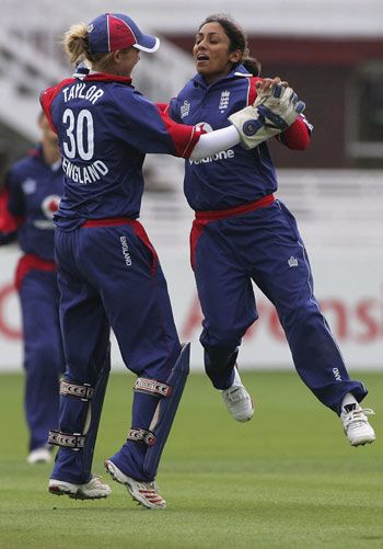 Isa Guha celebrates with Sarah Taylor after dismissing Hemlata Kata