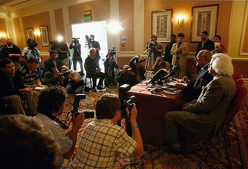 Zaheer Abbas, Shaharyar Khan and Abbas Zaidi at a press conference