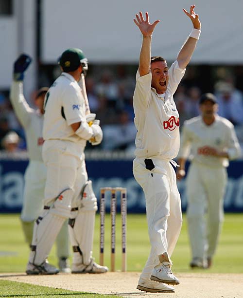 James Kirtley successfully appeals for Darren Bicknell's wicket