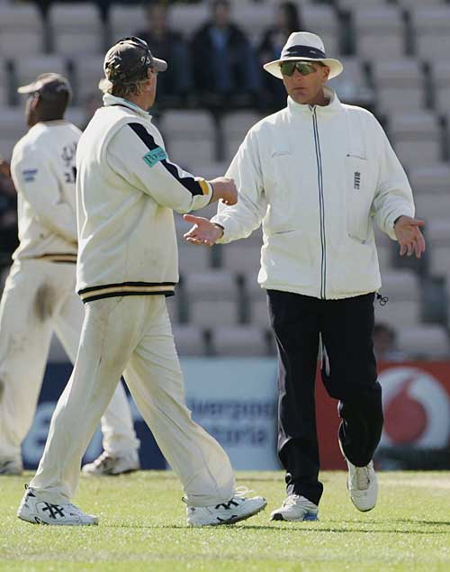 Shane Warne has a discussion with Neil Mallender