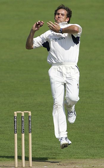 Deon Kruis in his delivery stride