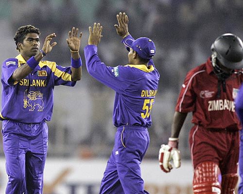 Lasith Malinga and Tillakaratne Dilshan celebrate the wicket of Tafadzwa Maufambisi