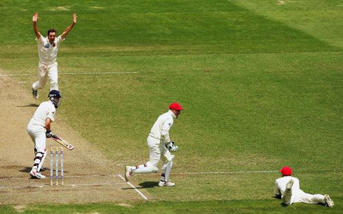 Daniel Harris takes a low catch to dismiss Greg Mail