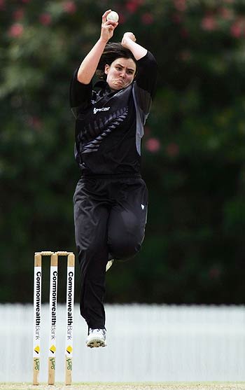 Sarah Tsukigawa runs in to bowl