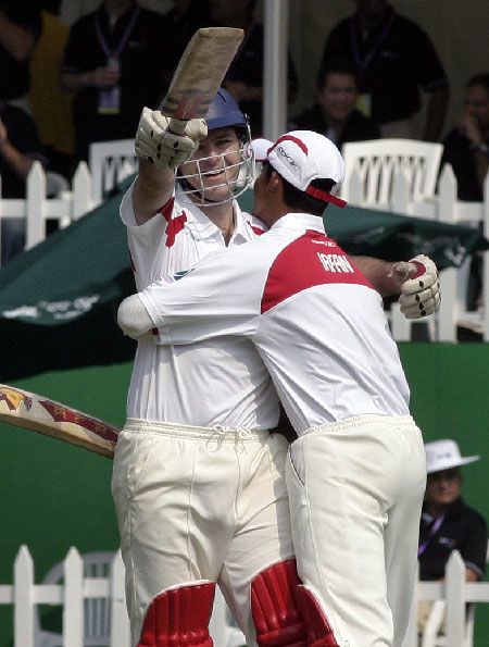 Mark Fuzes salutes to the crowd after hitting the winning runs for Hong Kong against Sri Lanka at the 2006 Cathay Pacific / Standard Chartered Hong Kong International Cricket Sixes