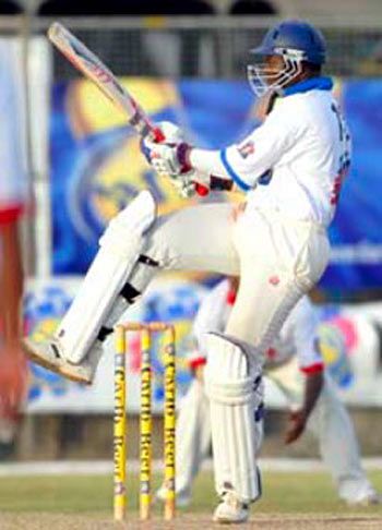 Ryan Hinds pulls during his mature knock of 27 not out