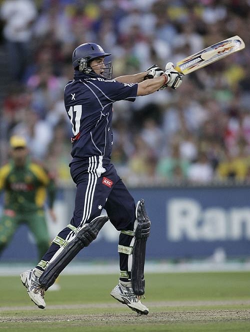 Adam Crosthwaite keeps the runs coming late in Victorias innings