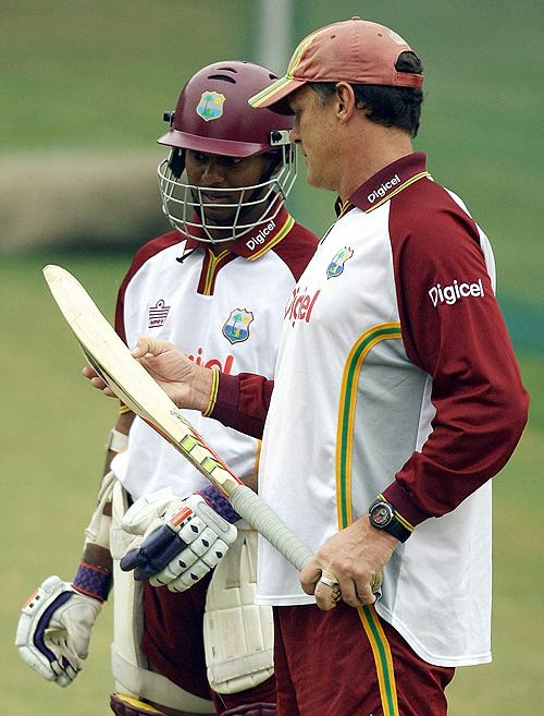 Shivnarine Chanderpaul gets some tips from Bennett King 