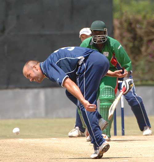 David Obuya drives past Paul Hoffmann